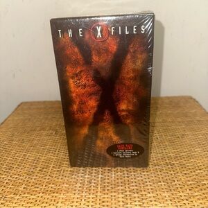 Vintage The X-Files VHS Boxed Set 6 Episode Collection with Original Art Cards